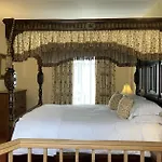 Apartment Scale Hill