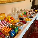 Apartment Scale Hill *