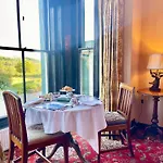 Scale Hill Apartment *