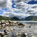 Scale Hill Apartment