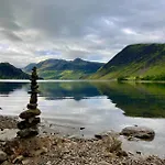 Apartment Scale Hill *