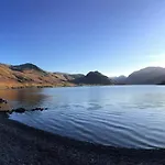 Scale Hill Apartment *