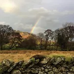 Scale Hill Apartment