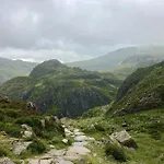 Scale Hill Apartment *