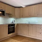 Scale Hill Apartment *