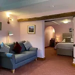 Scale Hill Apartment