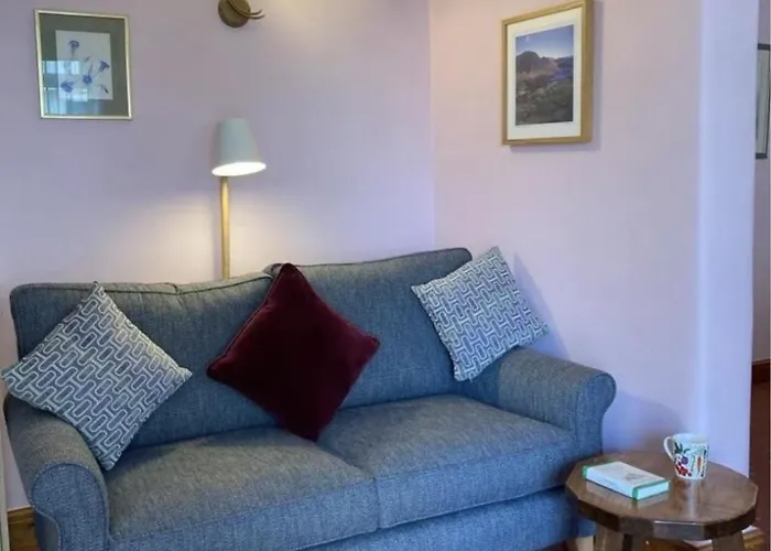 Scale Hill Apartment