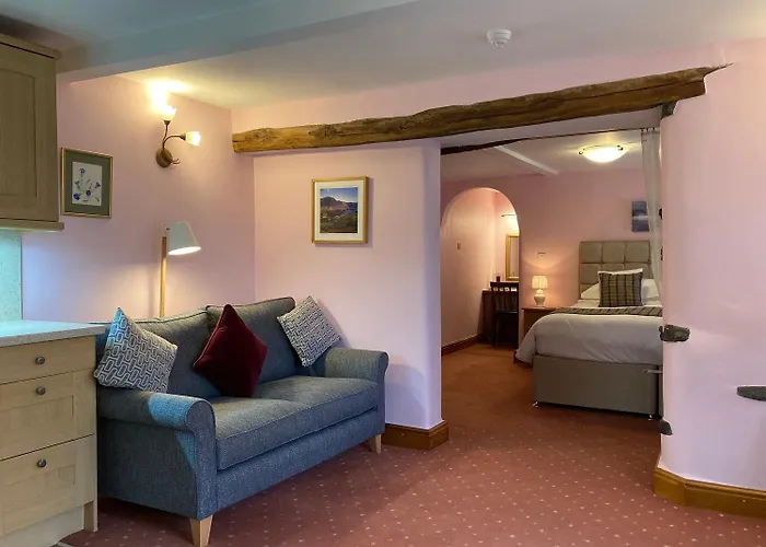 Scale Hill Apartment