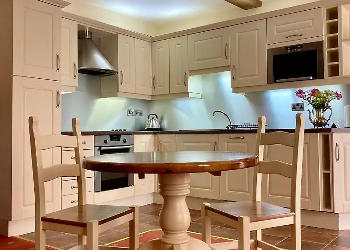 Apartment Scale Hill *